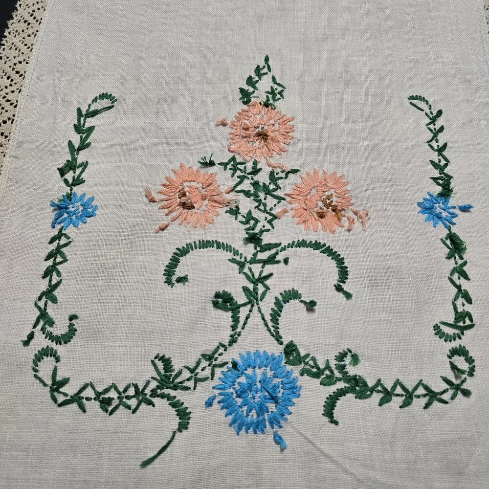Betsy Ross Needlework NY For EMB Vintage Needlepoint Art Linen Scarf 39